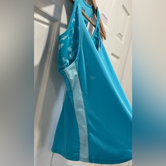 Sz.S-Champion Sports Built in Bra Tank- Blue Light blue - Picture 7 of 14